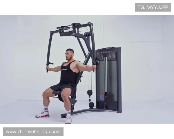 锻炼胸肌的健身器材推荐及训练方法详解